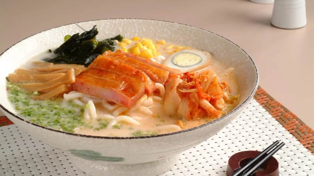 Jak łatwo przygotować kimchi buldak - pyszny przepis na ramen