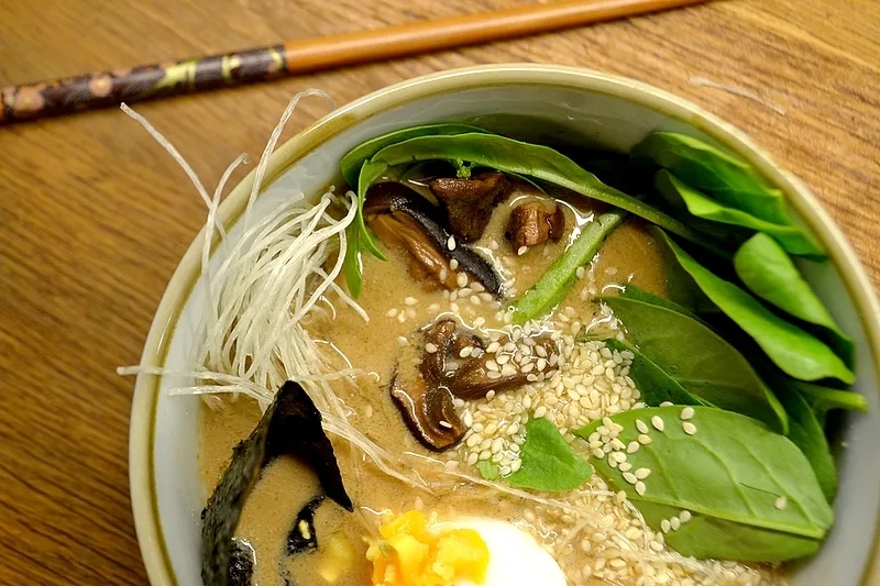 Czy można jeść ramen w ciąży? Sprawdź, co warto wiedzieć!