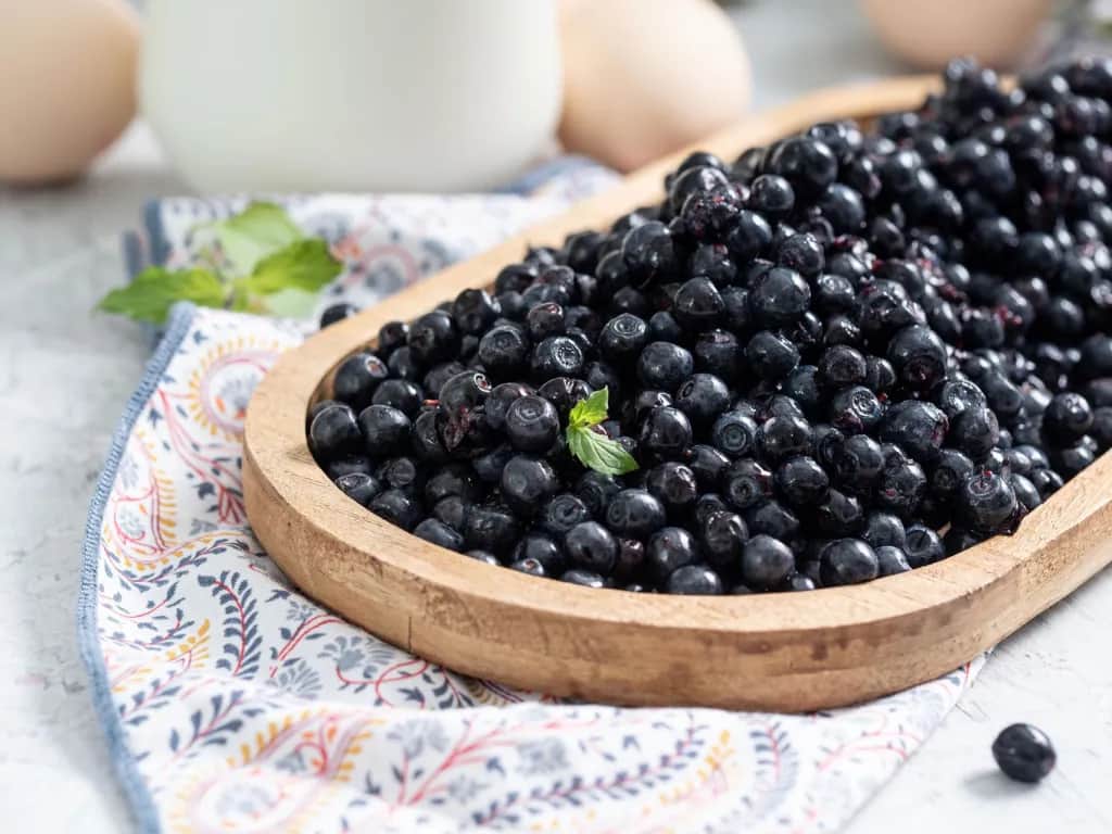 Co zrobić z mrożonych jagód? Przepisy na pyszne desery i dania