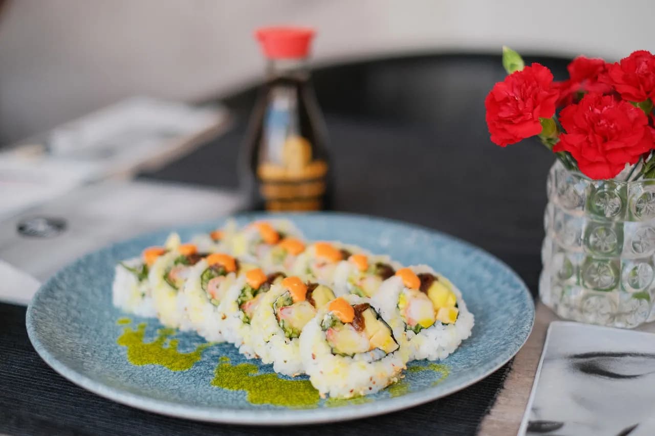 Ile zaprawy do sushi? Odkryj idealne proporcje do ryżu