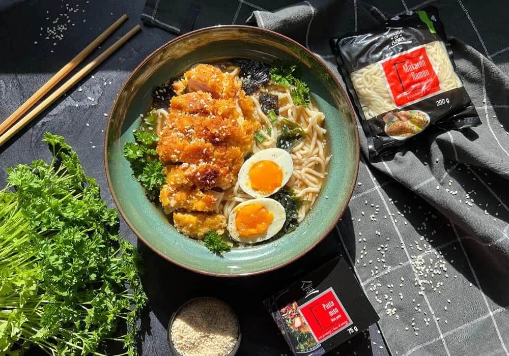 Jak zrobic ramen z kurczakiem - prosty przepis, który zachwyci smakiem
