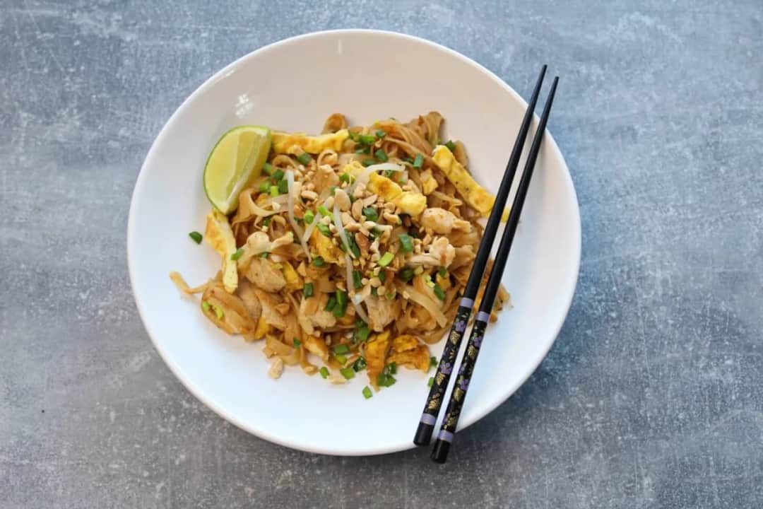 Jak zrobić sos do pad thai, który zachwyci smakiem i aromatem