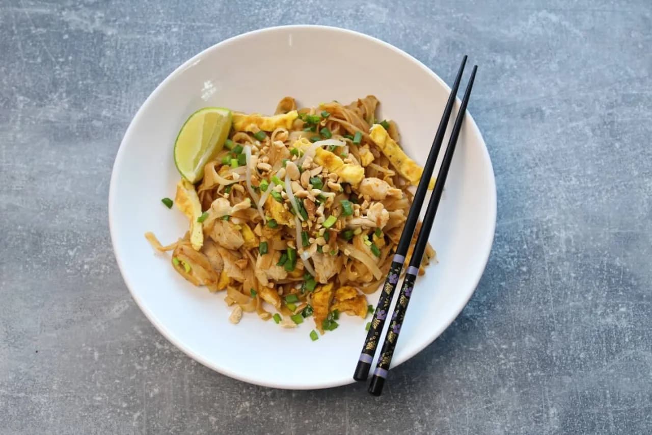 Jak zrobić sos do pad thai, który zachwyci smakiem i aromatem