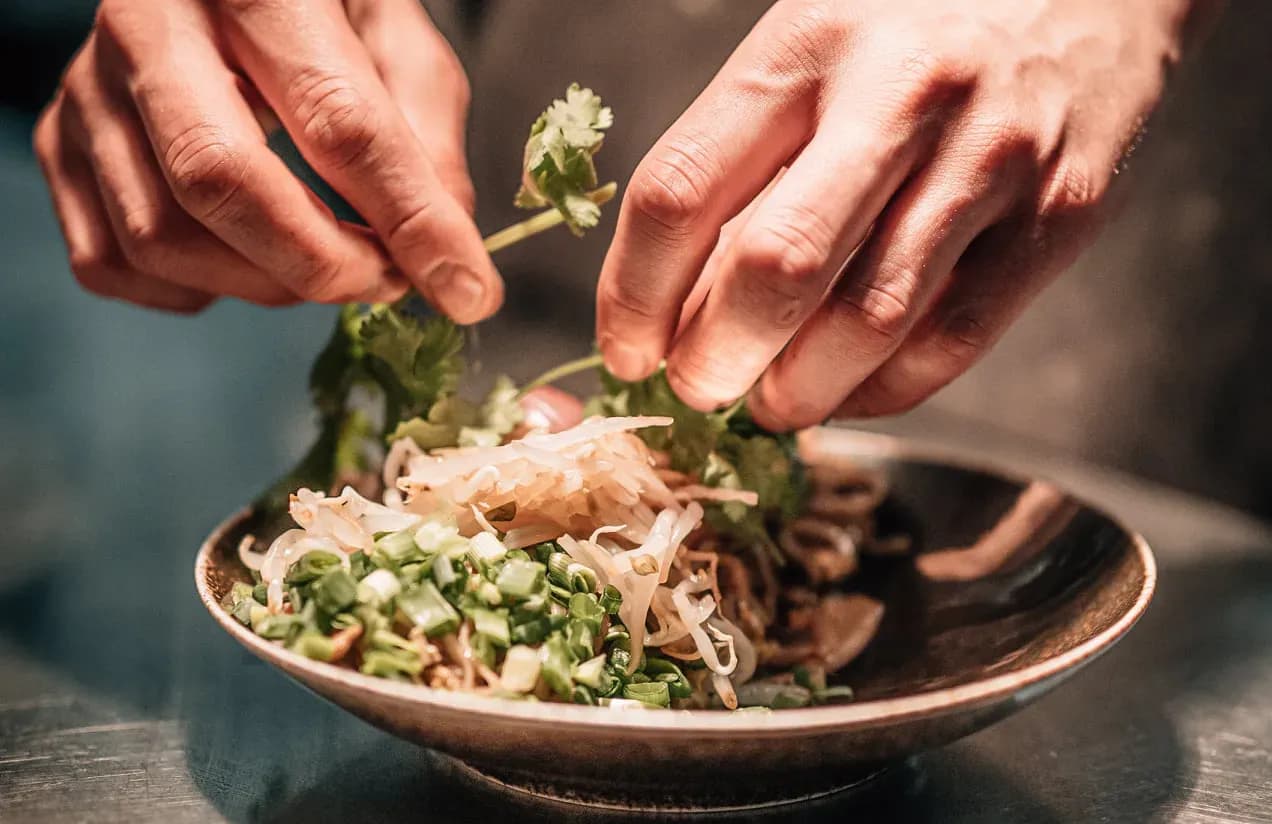 Ile kalorii ma pad thai? Zaskakujące wartości kaloryczne tego dania