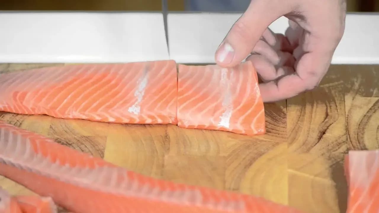 Jak pokroić łososia do sushi - uniknij błędów i zyskaj perfekcję